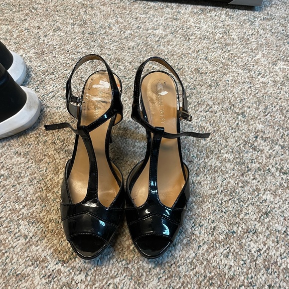 Nine West size 8 black heels - Picture 2 of 3
